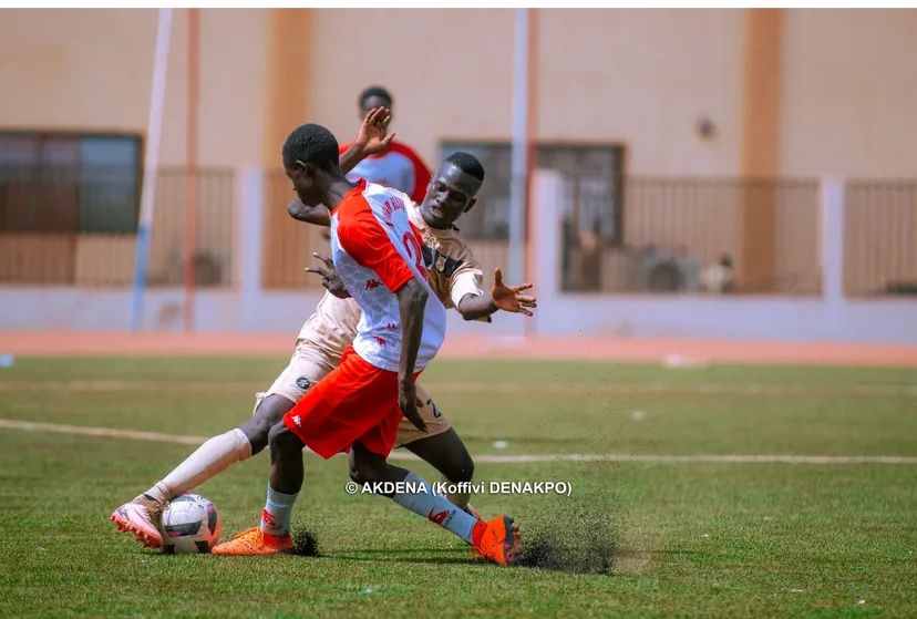 Duel intense lors d'un match officiel